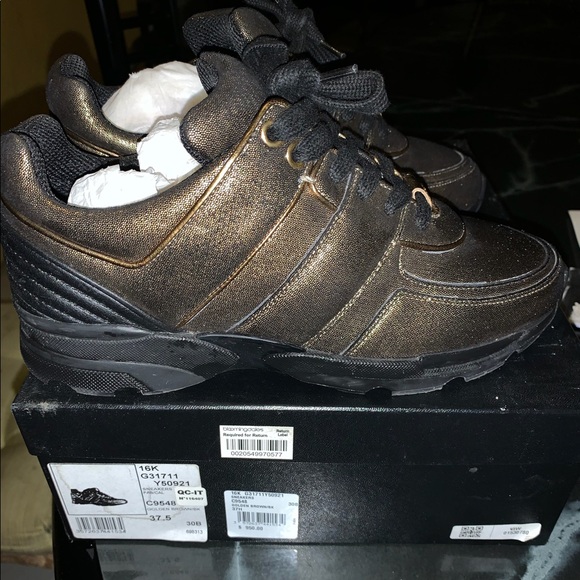 100% Authentic Gold Foiled Chanel Women Sneakers - Picture 2 of 6